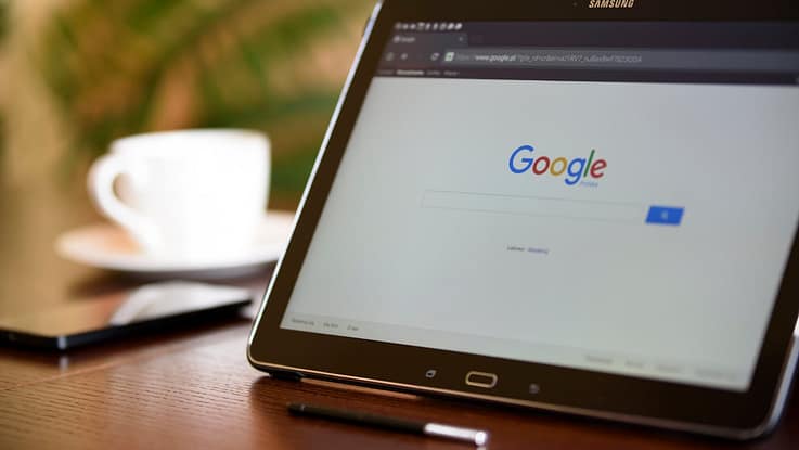 Profitez d'une tranquillité d'esprit 24 heures sur 24 et 7 jours sur 7 grâce à des services professionnels de surveillance de la santé 8 Bénéficiez d'une tranquillité d'esprit 24h/24 et 7j/7 grâce à des services de surveillance de la santé professionnels